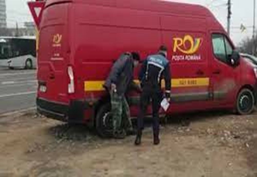 Un sac plin cu bani a fost, furat dintr-o maşină a Poştei Române, pe o stradă din Chiajna. Hoţul era chiar angajatul instituţiei
