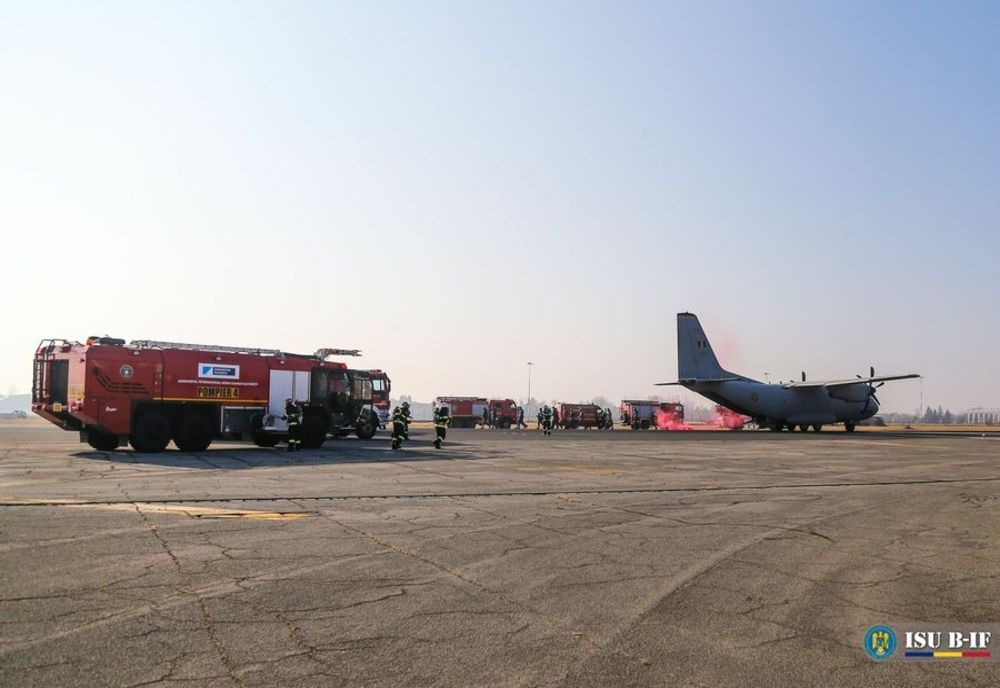 Simulare de incendiu la o aeronavă pe Aeroportul Internaţional „Henri Coandă” București