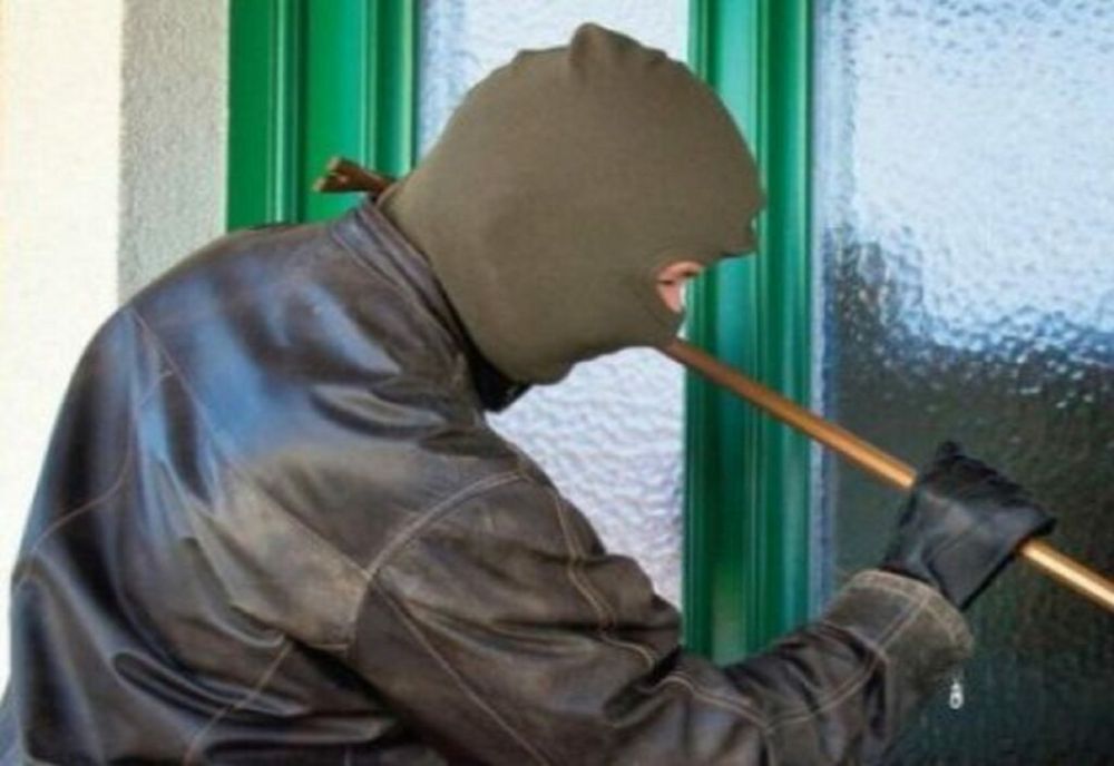 Ilfov. Femeie tâlhărită în propria locuinţă de mai multe persoane necunoscute