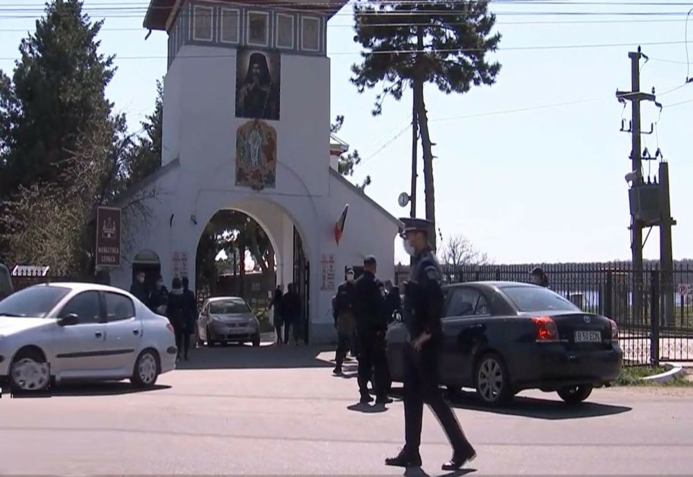 Ilfov. Un bărbat care cerşea în curtea Mânăstirii Cernica şi pretindea a fi orb, prins de jandarmi