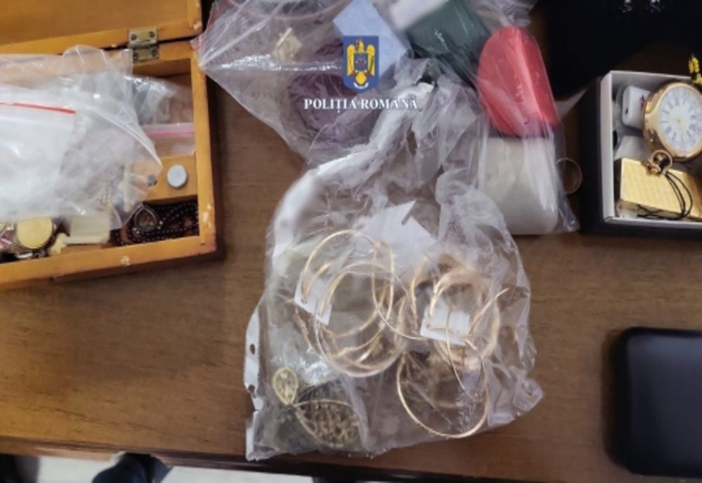 Percheziţii în Ilfov la persoane bănuite de falsificare de monede, punere în circulație de valori falsificate, înșelăciune și conducerea unui autovehicul cu numere false