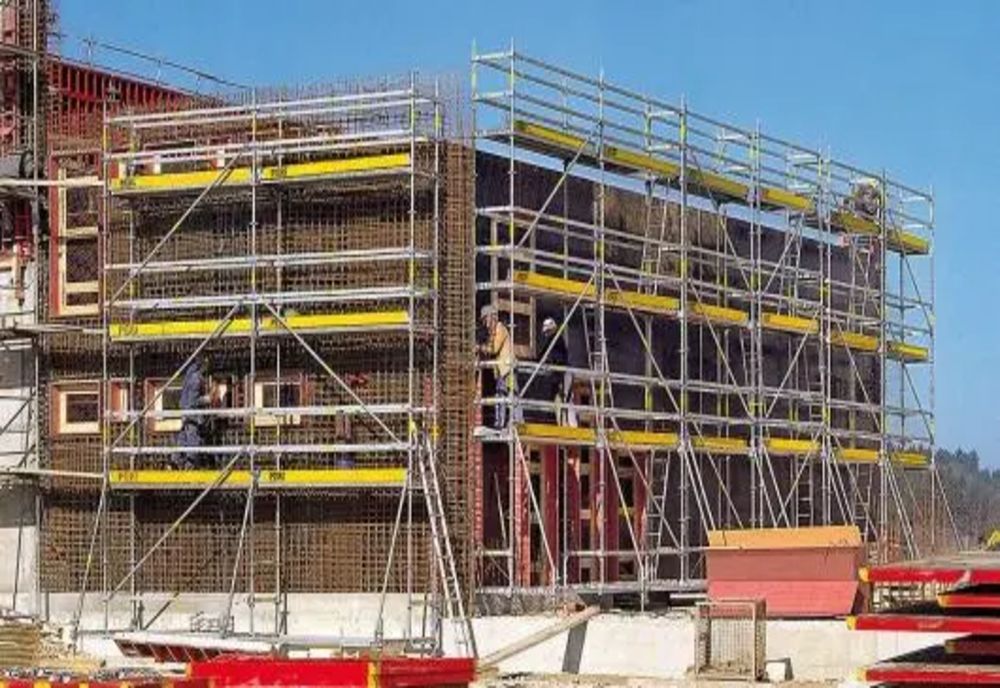 Ilfov. Bărbaţi arestaţi după ce au furat o schelă de pe un imobil aflat în construcţie