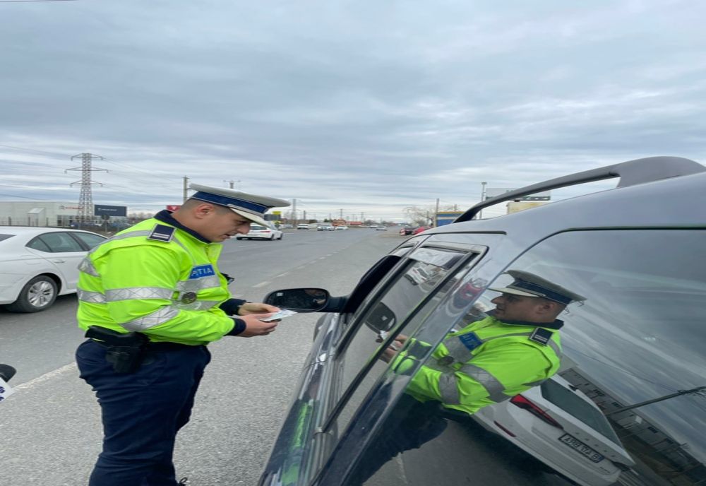 Poliţist de la Brigada Rutieră, lovit cu sticla în cap, într-o benzinărie din Bucureşti