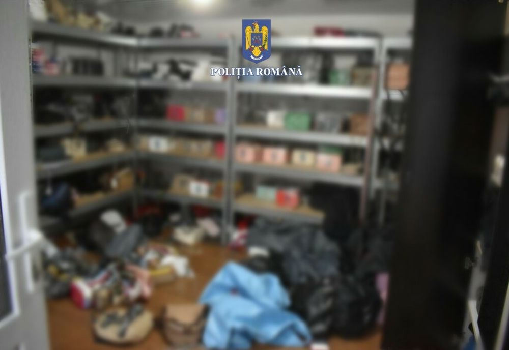 Percheziţii la operatori economici din Ilfov. Peste 4200 de produse contrafăcute, descoperite de poliţiştii ilfoveni de la economic