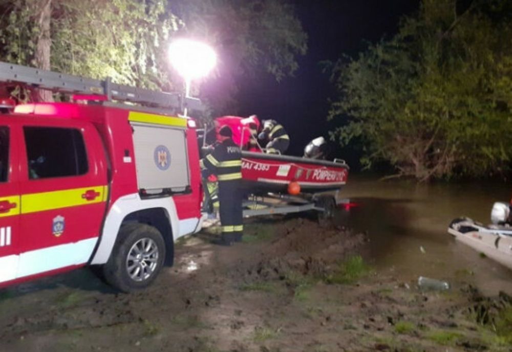 ISU Bucureşti caută o persoană căzută dintr-o barcă pe lacul Snagov. A doua femeie a fost găsită decedată
