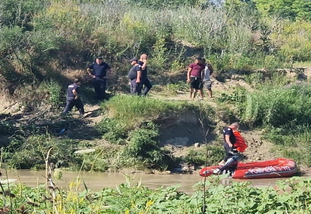 Ilfov: Copil de şase ani, plecat vineri seară pe malul râului Ialomiţa, căutat de poliţişti, scafandri şi pompieri 