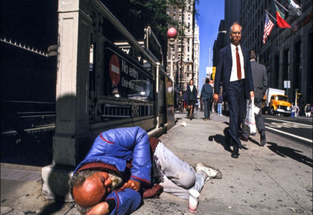 Aproape 4 milioane de români trăiau în sărăcie anul trecut