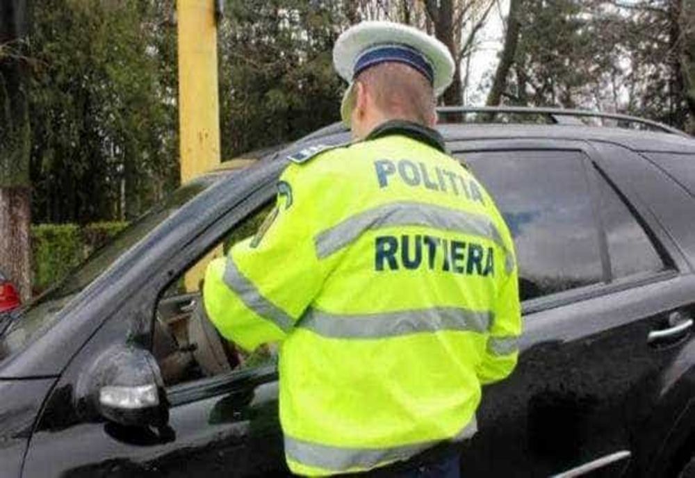 POLIŢIŞTI DE LA RUTIERĂ, ACUZAŢI CĂ LUAU MITĂ DE LA ŞOFERI ÎN TRAFIC