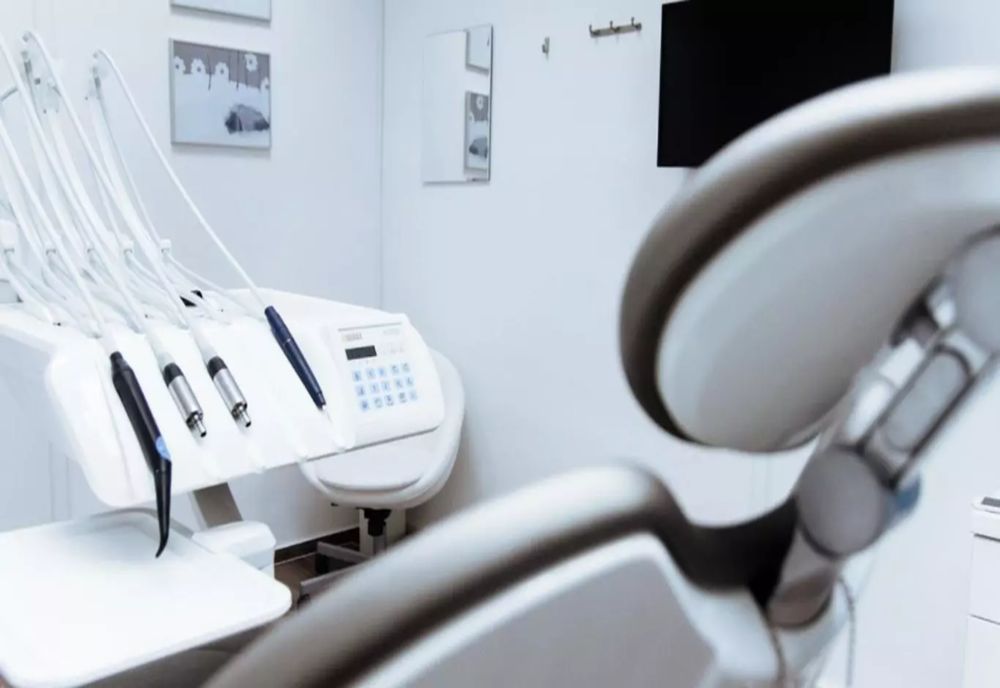 CONSULTAȚII STOMATOLOGICE GRATUITE, ÎN ILFOV, PENTRU ROMÂNII CU PENSII MICI