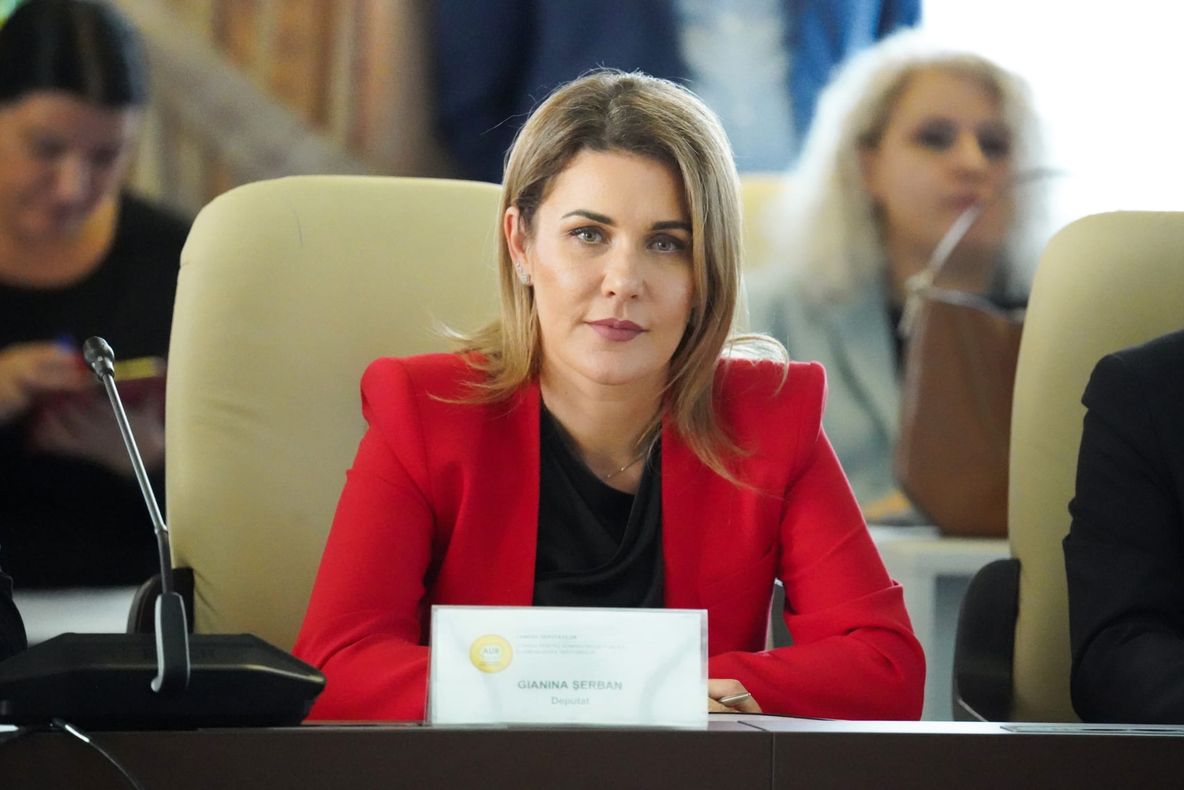 GIANINA ȘERBAN (AUR) DENUNȚĂ PRIVILEGIILE MAGISTRAȚILOR: „UN ABUZ SISTEMIC ÎNTREȚINUT CU BANI PUBLICI”