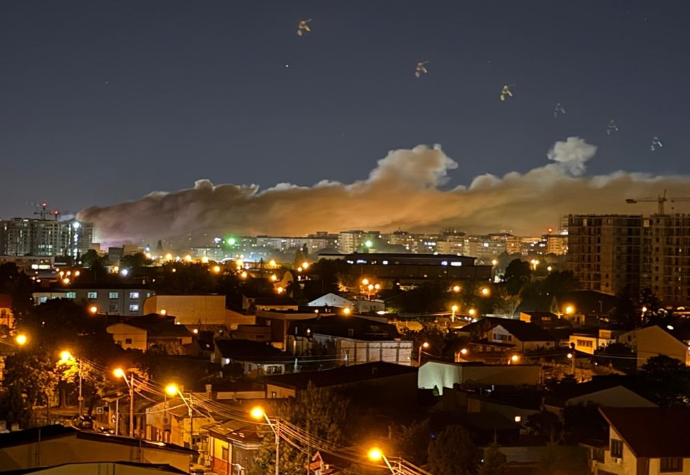 TOATĂ CAPITALA A FOST AFECTATĂ DE FUM ŞI DE POLUARE DE LA UN INCENDIU PUTERNIC