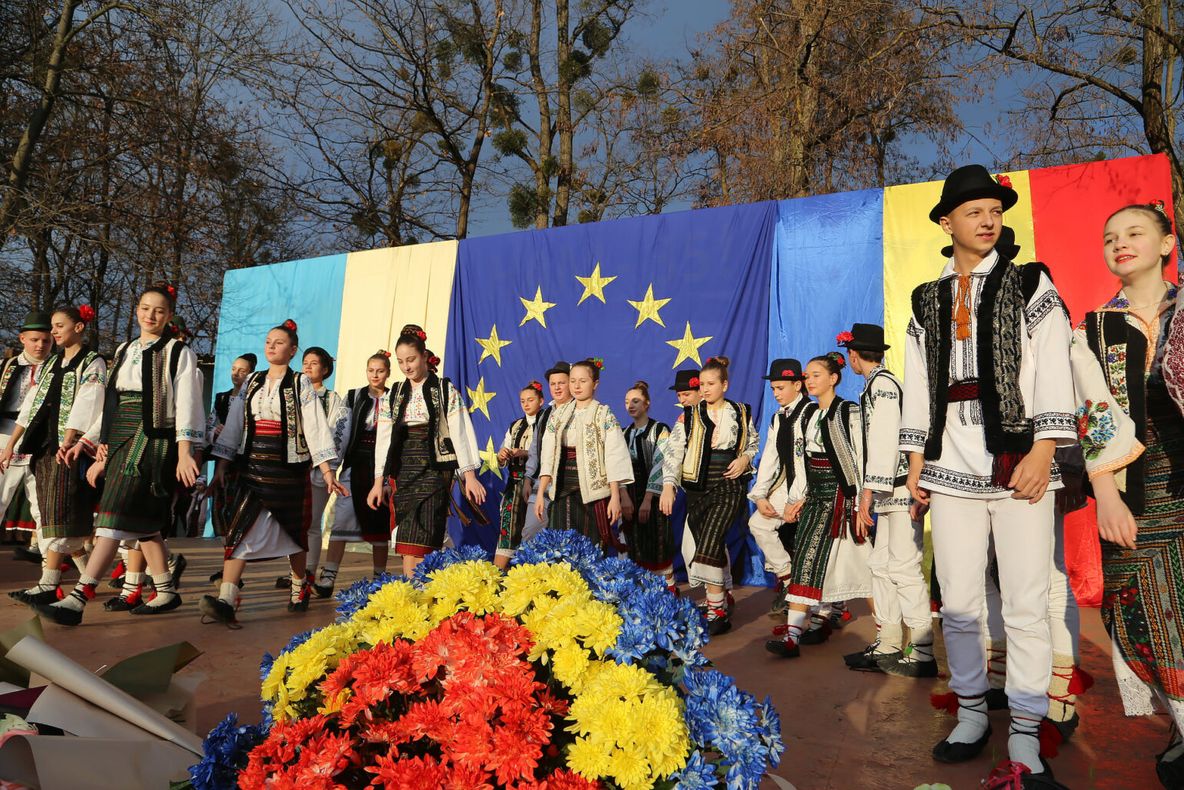 Românii din Ucraina, umiliți