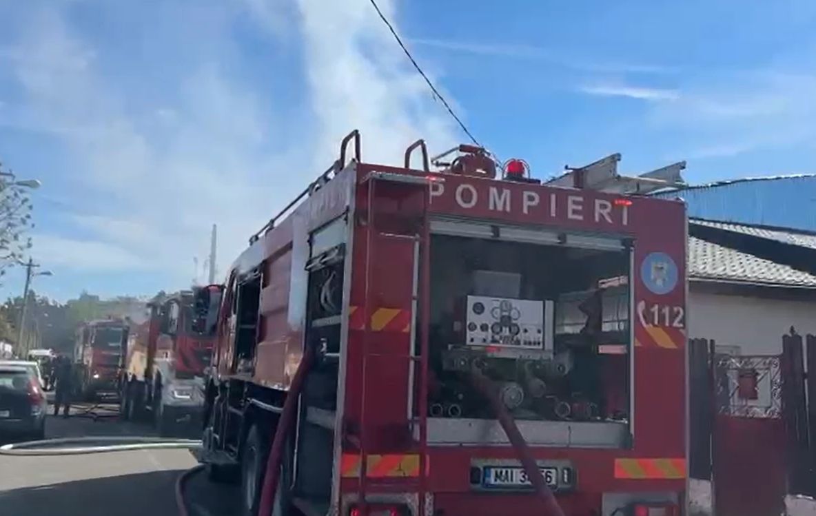 Incendiu la un restaurant pe strada Neagoe Vodă, 20 de persoane evacuate în siguranță