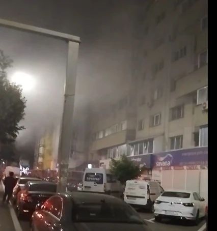 Incendiu la parterul unui bloc din Pantelimon: locatarii au fost evacuați VIDEO