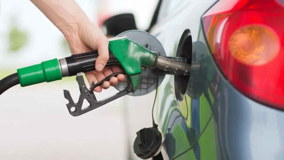 Carburanții s-au scumpit din nou, motorina este la un pas de 11 lei/litru