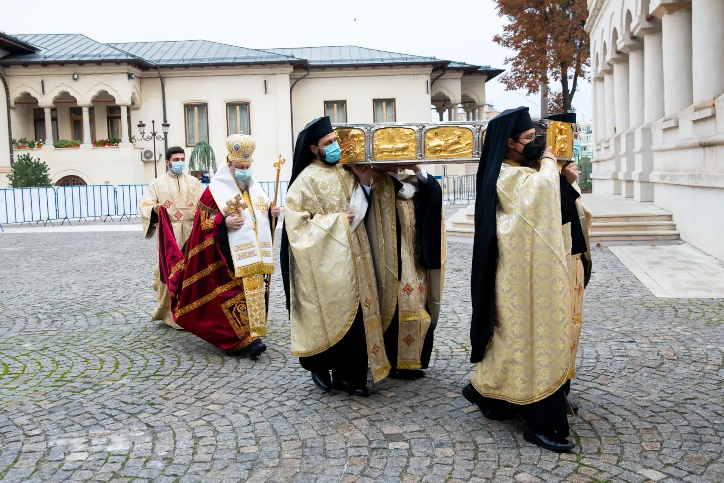 Credincioșii se adună la Catedrala Patriarhală. Bucureștiul sărbătorește aducerea moaștelor Sfântului Dimitrie cel Nou
