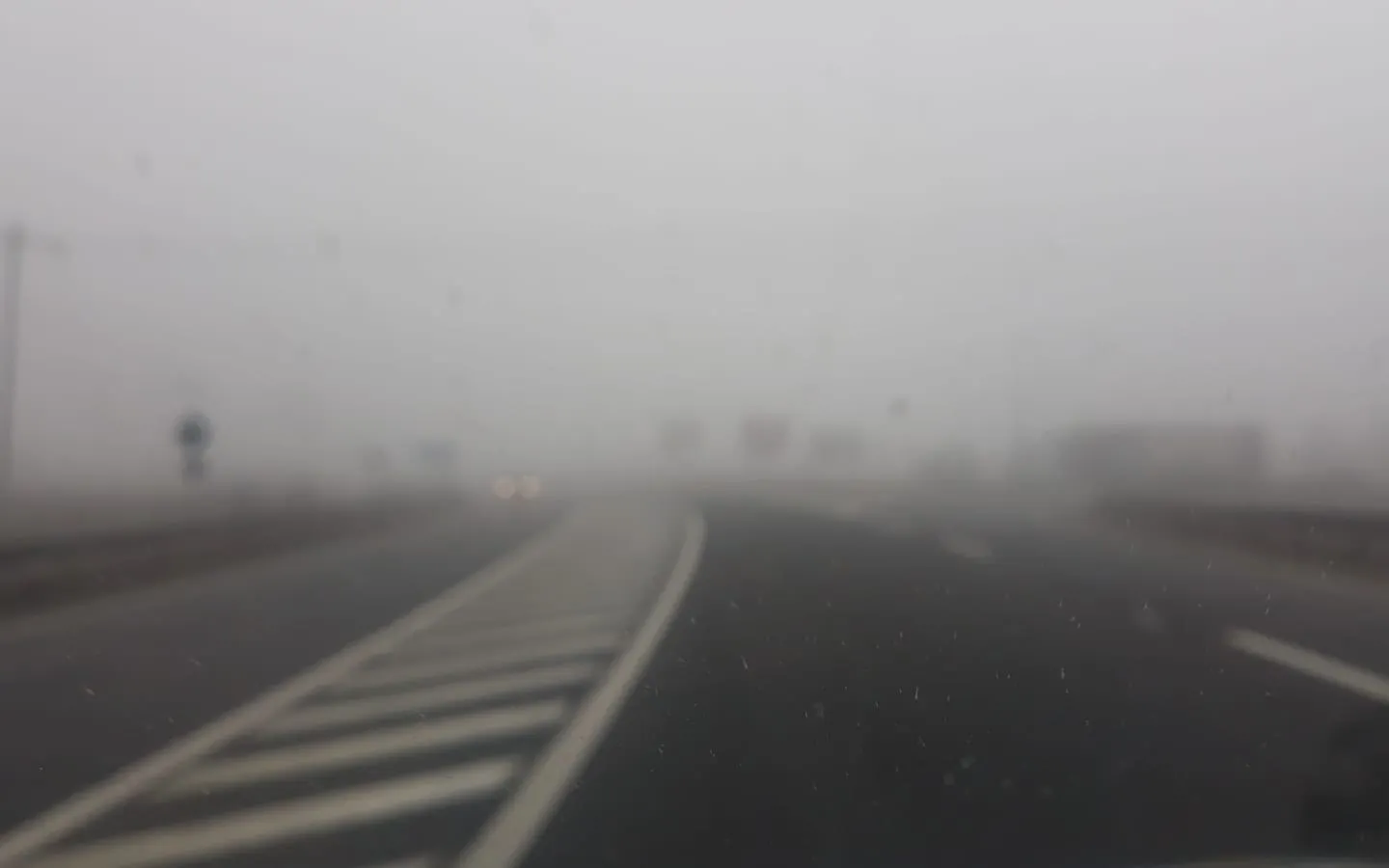 Infotrafic: Ceață densă pe drumurile din România. Vizibilitate sub 50 de metri în mai multe județe