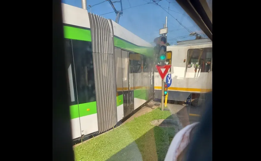 Adolescent de 15 ani, la spital după accidentul dintre două tramvaie din zona Piața Obor