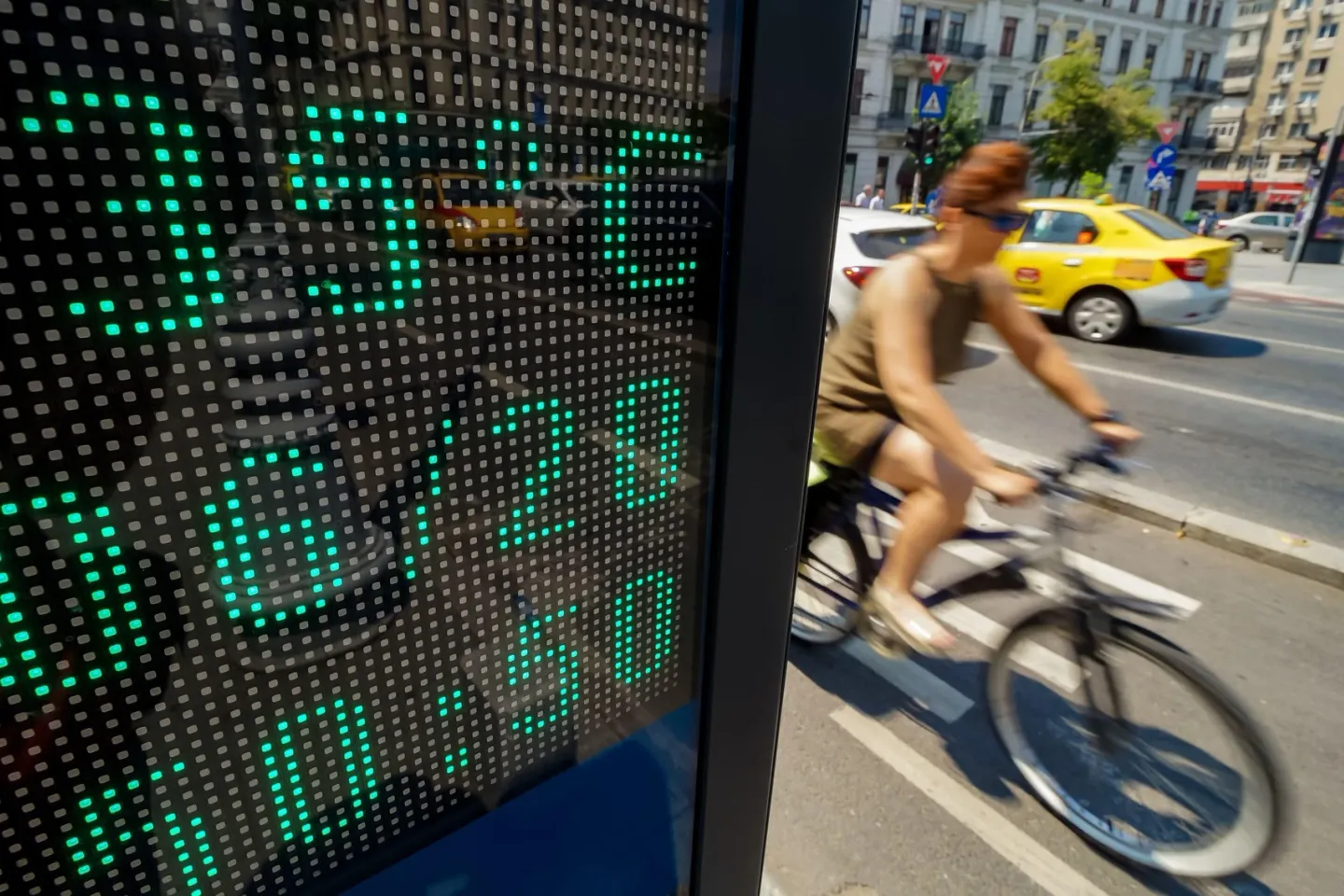 Cod galben în București. Weekend de foc cu temperaturi de 36 de grade și nopți tropicale