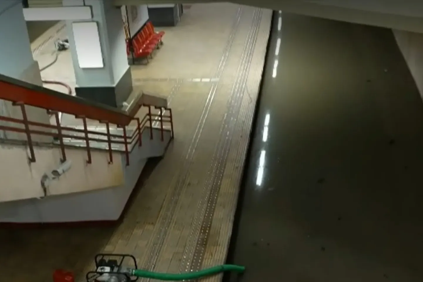 Controverse legate de bacteria de la metrou. Cum se pot proteja oamenii?