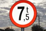 Circulaţia vehiculelor cu masa mai mare de 7,5 tone, restricţionată pe mai multe drumuri naţionale