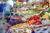 Volumele de fructe şi legume livrate de producătorii din programul Grădina Noastră au crescut cu 60% în primul semestru (retailer)