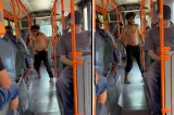 Scenă șocantă într-un autobuz STB: un pasager agresiv, demonstrație de arte marțiale. Ce spune compania – VIDEO