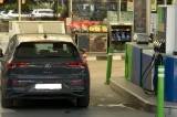 Acciza redusă, înghițită de scumpiri. Cât costă un plin acum și ce spun românii VIDEO