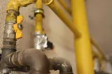 UE avertizează asupra unei ierni cu prețuri foarte mari la petrol și gaze