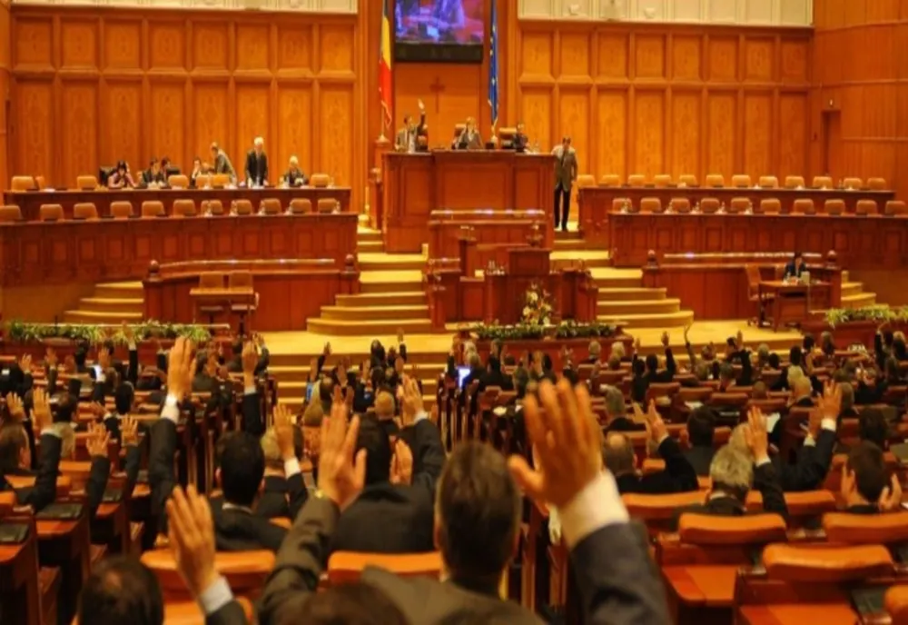 Parlamentul a votat impozitarea cu 85% a tuturor pensiilor speciale din România. Dacă nu va fi contestată la CCR, legea merge la promulgare