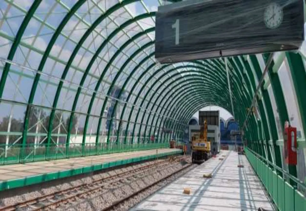 Linia ferată dintre Gara de Nord şi Aeroport, finalizată în proporţie de 97%  
