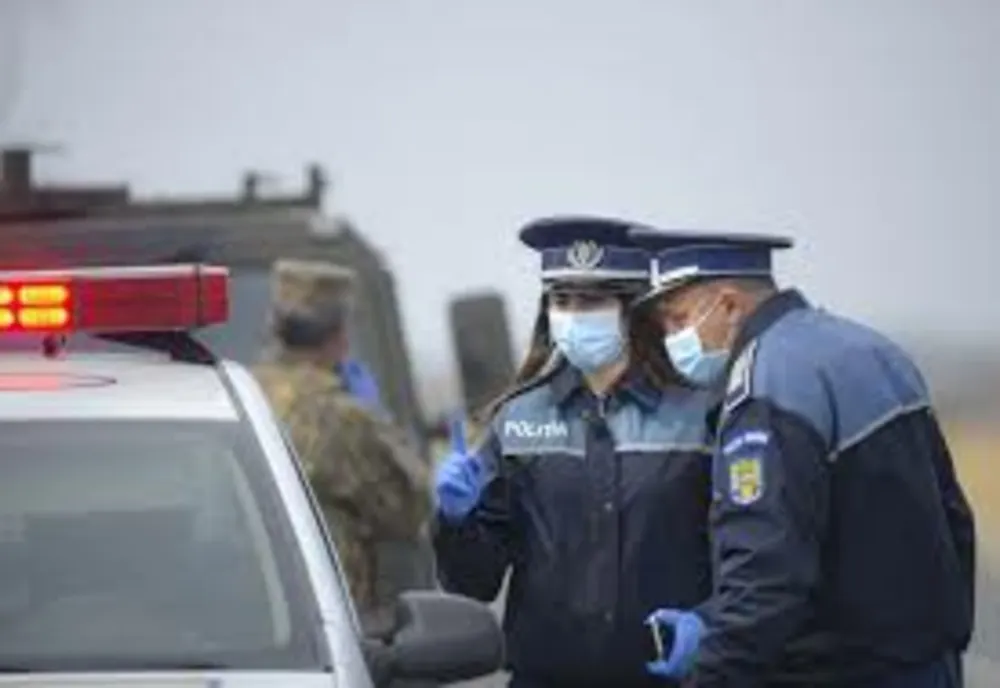Beat și fără permis, un tânăr se plimba noaptea cu o mașină furată
