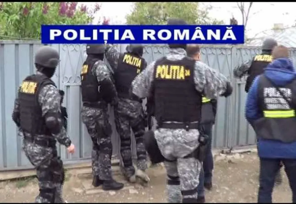 Percheziții domiciliare la București și Ilfov într-un dosar privind infracţiunile de furt şi acces ilegal la un sistem informatic