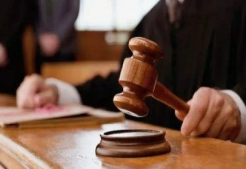 Primarul comunei Ștefăneștii de Jos, acuzat de violarea unei minore, cercetat în libertate