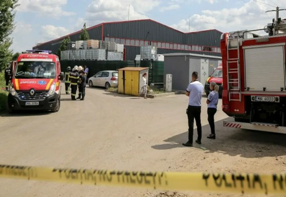 11 persoane au fost rănite, după incendiul de la o hală de deșeuri din Popești Leordeni