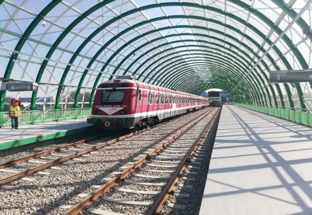 Chitila. Un bărbat a murit după ce a fost acroșat de un tren care se deplasa pe ruta București-Otopeni