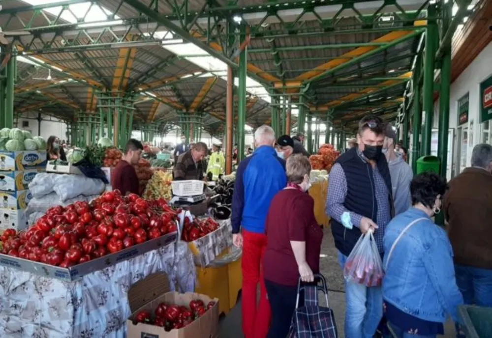 Piața Berceni din Capitală, închisă din cauza mizeriei 