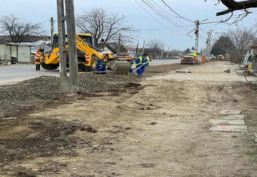 S-au reluat lucrările pe DJ 401 A Domnești – Vidra