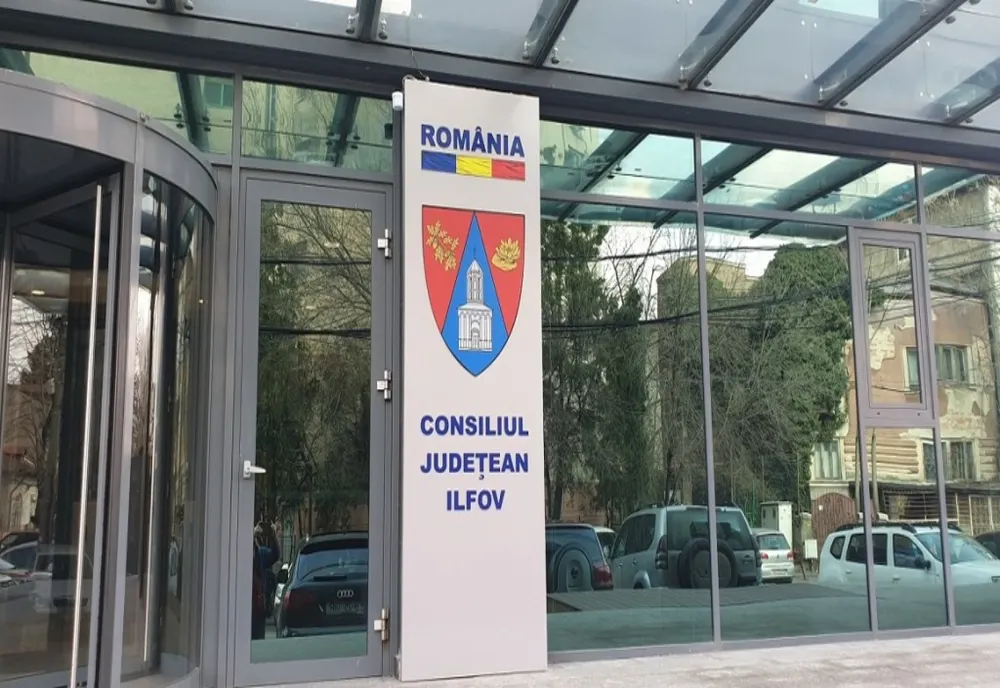 Transport gratuit pentru seniorii ilfoveni care nu pot merge singuri la medic 
