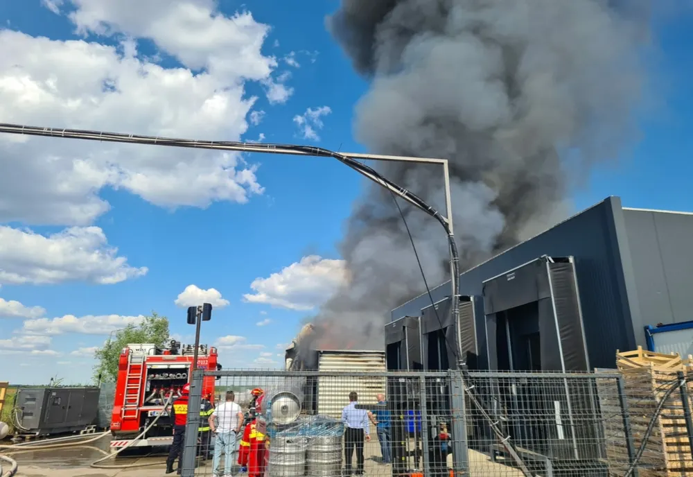 Incendiu la Therme. Pompierii intervin cu 12 autospeciale