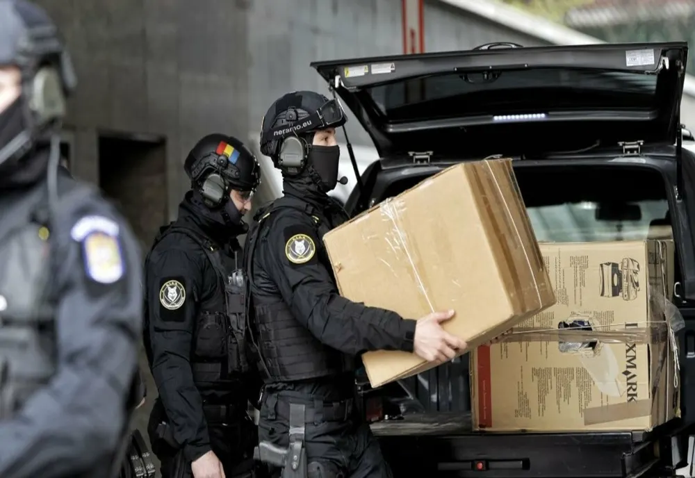 Ilfov. Percheziţii domiciliare la persoane care introduceau în ţară canabis şi cocaină şi apoi le comercializau. Patru persoane  arestate preventiv