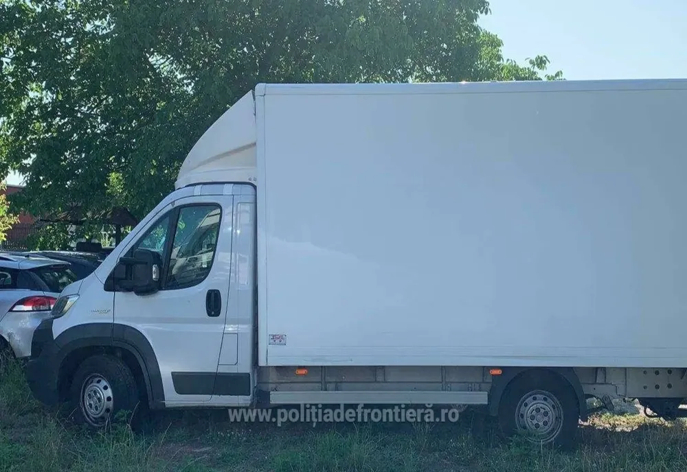 Ilfov. Motoare de bărci şi aparatură electronică fără documente, descoperite într-o autoutilitară