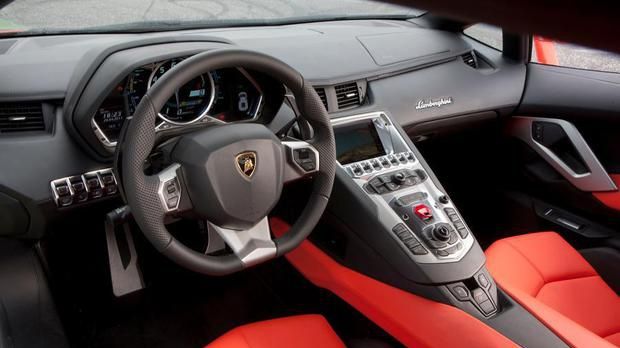 Polițiștii Direcției de Investigare a Criminalității Economice (DICE) au descins la cinci adrese 