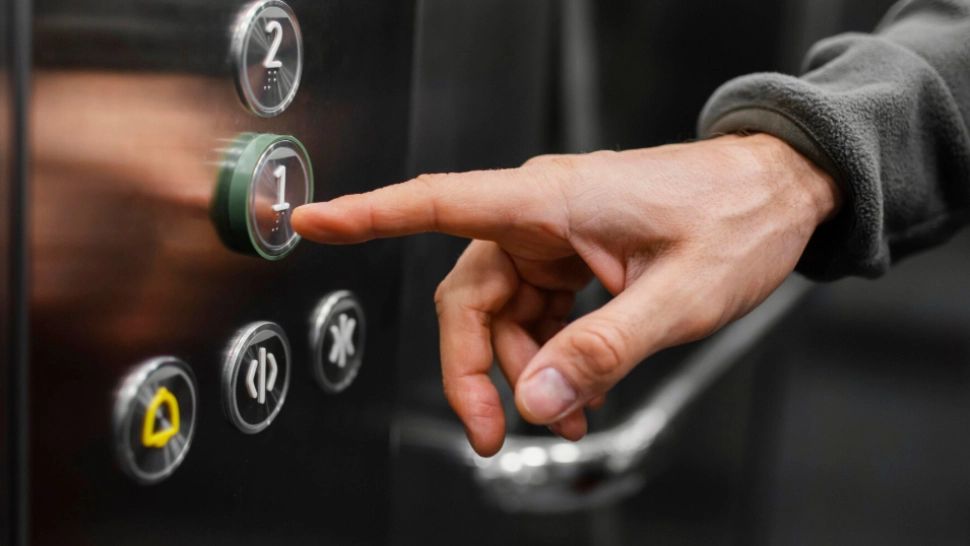 Proiectul pentru montarea de lifturi la blocurile de patru etaje dinainte de 1990 merge mai departe. Când va fi votat în Senat