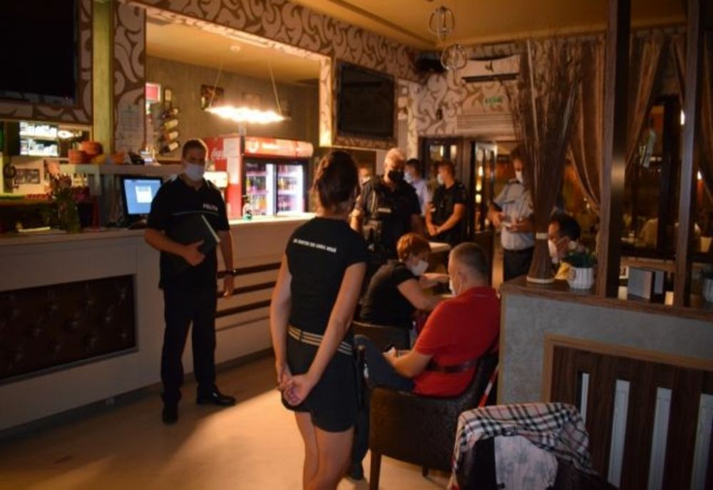 Participanții la un botez și administratorii unui local din Bragadiru, sancționați de polițiști