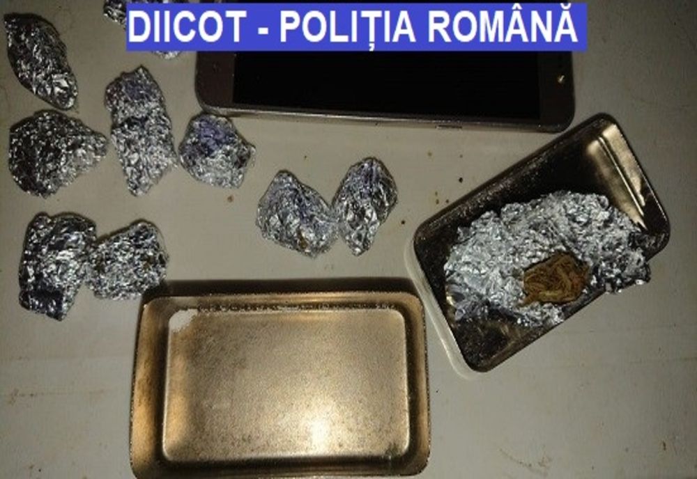 Șase persoane reținute pentru trafic de droguri de risc și de mare risc