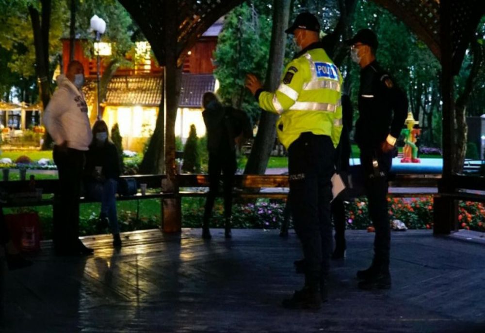 Petrecere oprită de mascați, la Voluntari