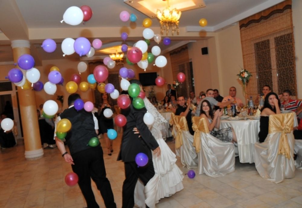 De la 1 iunie, la nunți și botezuri nu vor mai exista restricții la numărul de participanți vaccinați 