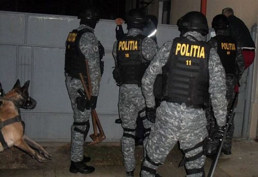 Petrecere oprită de mascați, la Voluntari. 29 de persoane au fost amendate