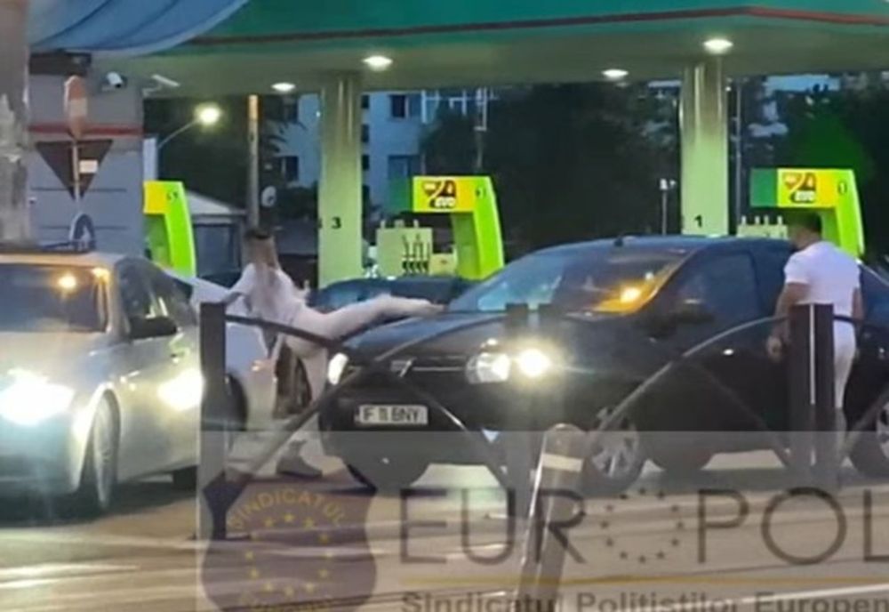 Doi tineri au blocat o mașină de Ilfov și au vandalizat-o